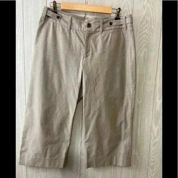 Banana Republic Contoured Fit Pinstripe Capris - Picture 1 of 4